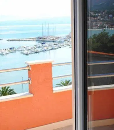 Zvonimir 3* Σπλιτ